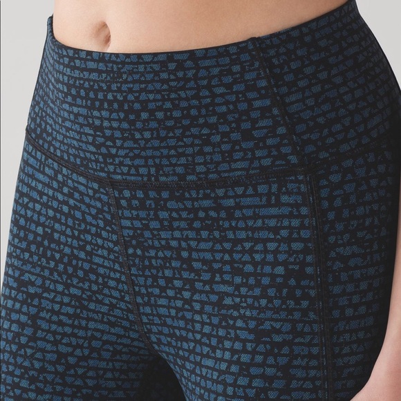 NWOT Lululemon Deep Breath Crop - Picture 10 of 11